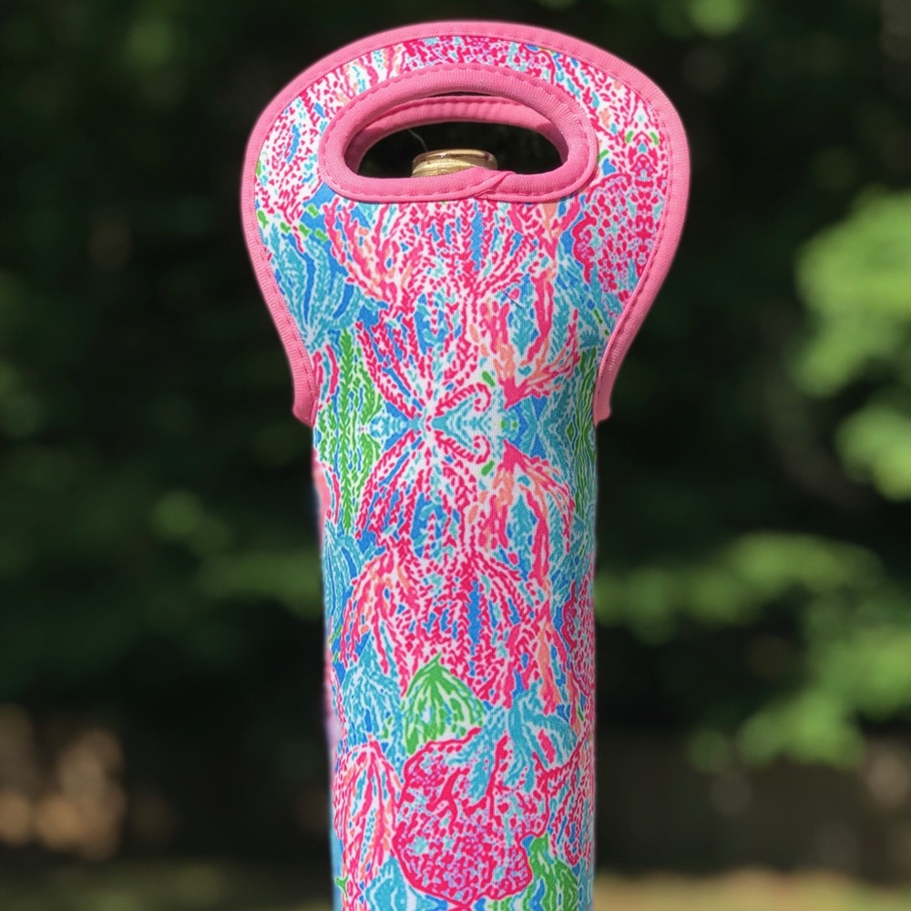 Coral patterned wine tote carrier